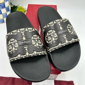 Men’s Salvatore Ferragamo groove Gancini pool slides size 12 made in Italy.